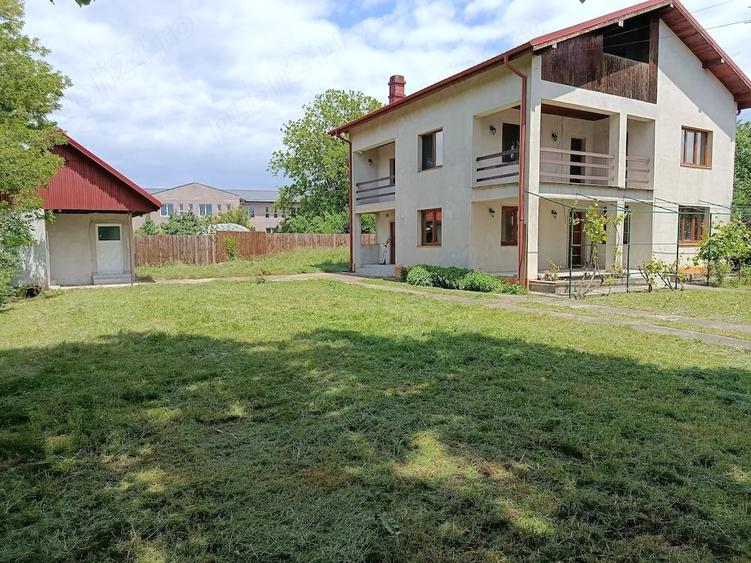 Casă cu 6 camere cu Teren 1934 Mp în Găneasa