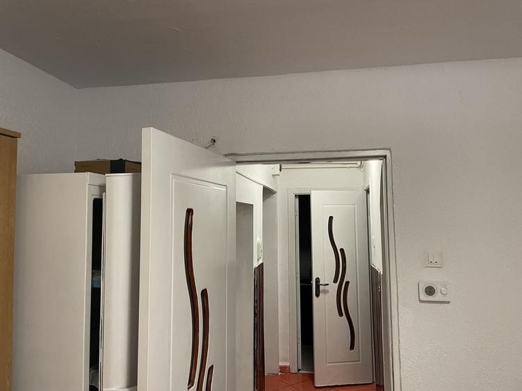 Inchiriez apartament pe strada mioritei , in statia de autobuz vizavi de Supermarket ! Darina - 2