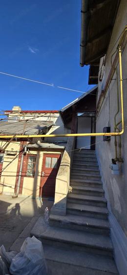 Casă cu 2 camere cu Teren 110 Mp în Central
