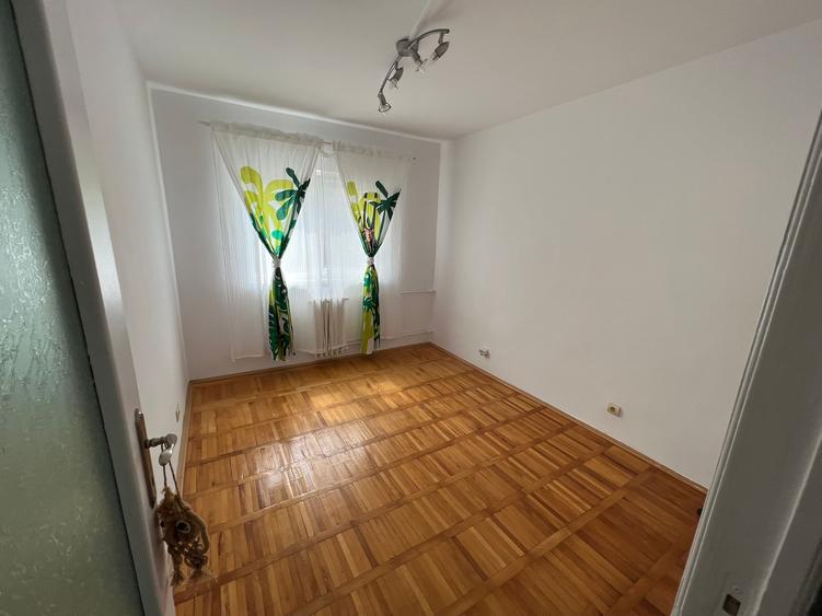 Apartament cu 3 camere decomandat, mobilat în Soarelui