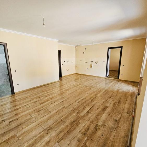 Casă individuală cu 4 camere cu Canalizare în Sântion
