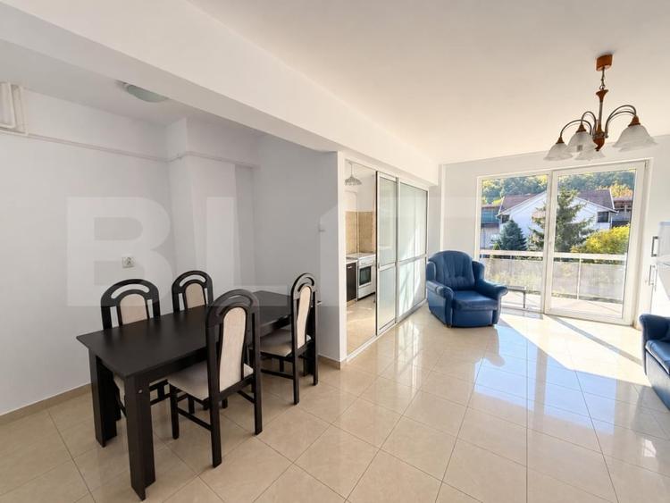 Apartament cu 3 camere decomandat, mobilat în Tudor