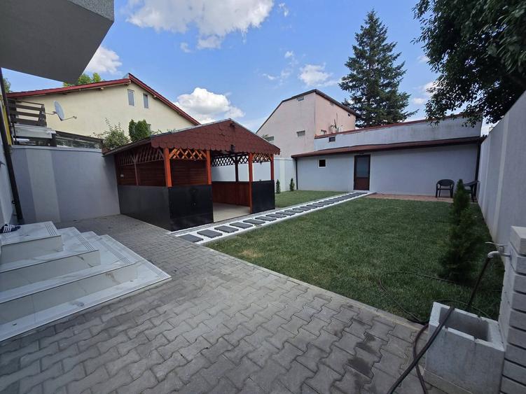 Casă individuală cu 6 camere cu Canalizare în Central