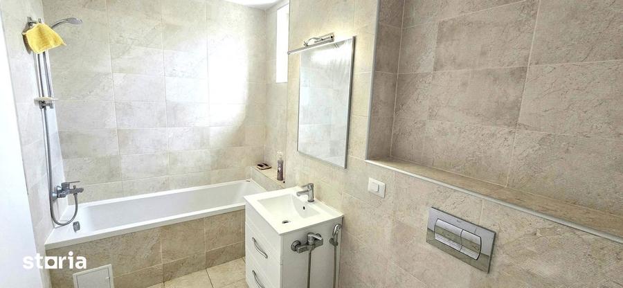 Casă cu 5 camere cu Teren 330 Mp în Ferme