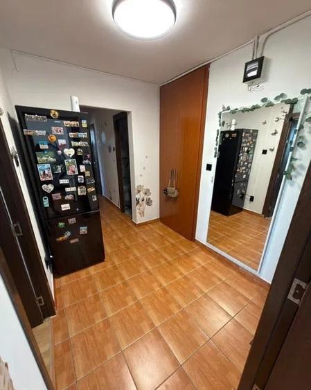 Apartament cu 3 camere decomandat în Olteniței