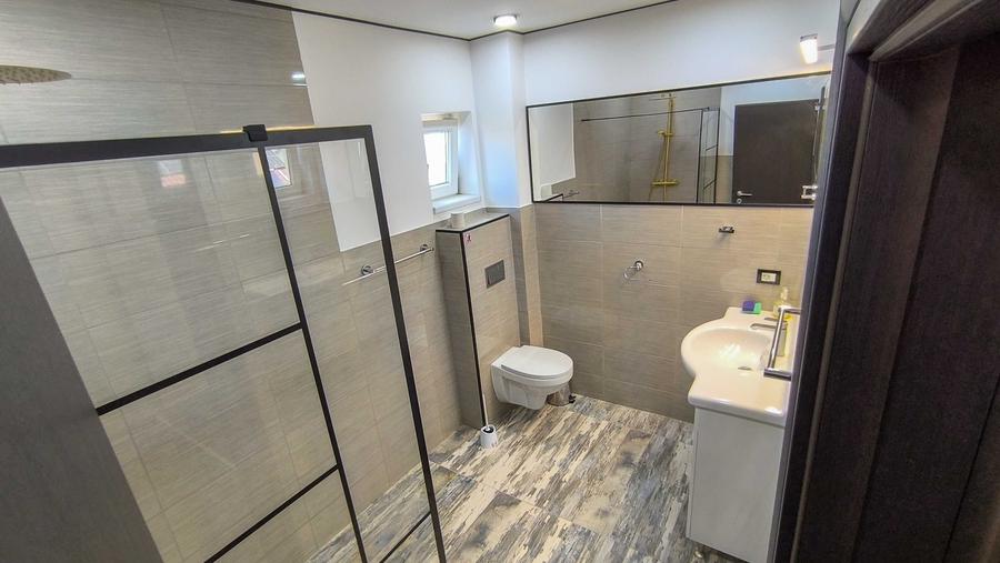 Apartament cu 2 camere semidecomandat în Șimnicu de Sus