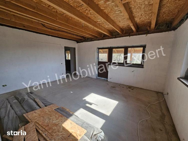 Casă cu 6 camere cu Teren 1175 Mp în Corbi