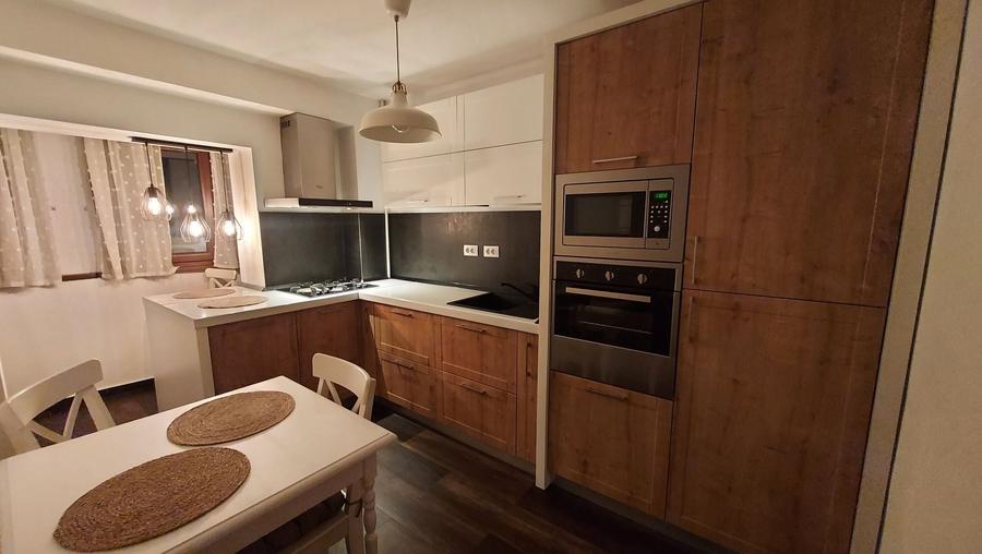 Apartament cu 3 camere decomandat în Libertății