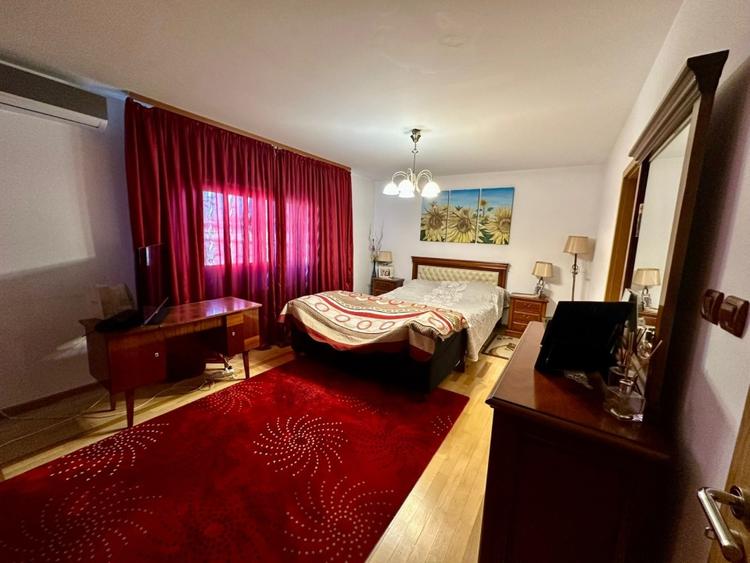 Casă individuală cu 5 camere cu Canalizare în Dumbrăvița