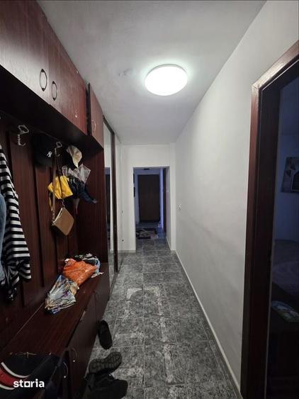 Apartament cu 5 camere decomandat în Obor