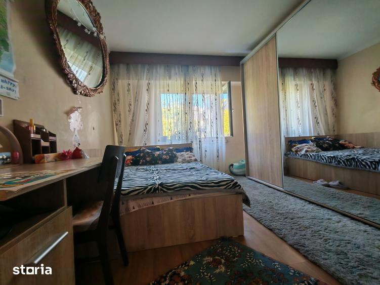 Apartament cu 4 camere decomandat în CET