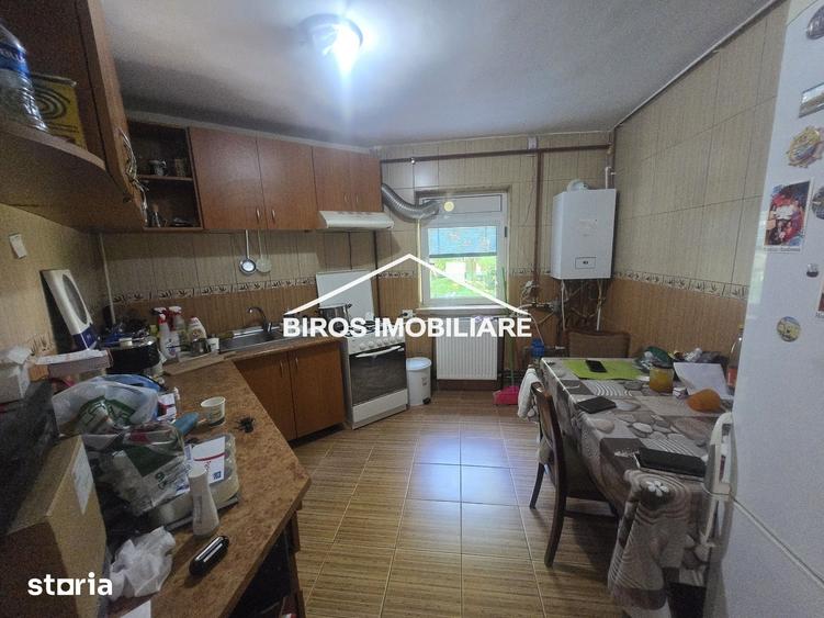 Apartament cu 3 camere în Brazda lui Novac