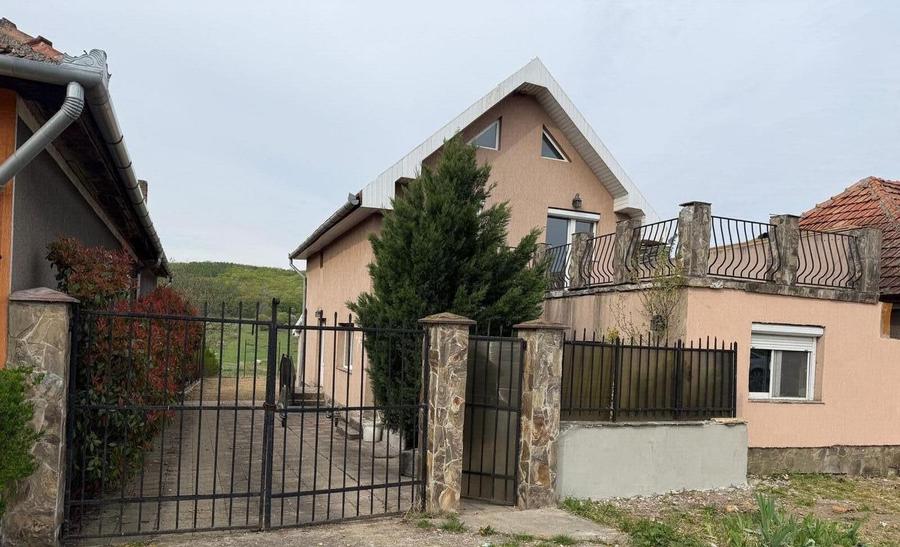 Casă individuală cu 2 camere cu Canalizare în Hidișelu de Sus