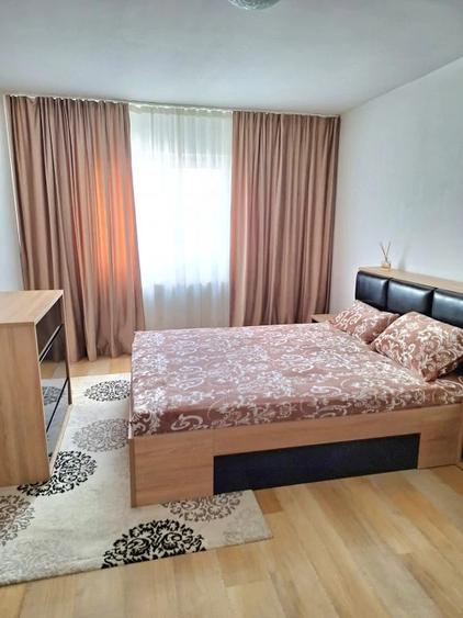 Apartament cu 3 camere decomandat, mobilat în Central