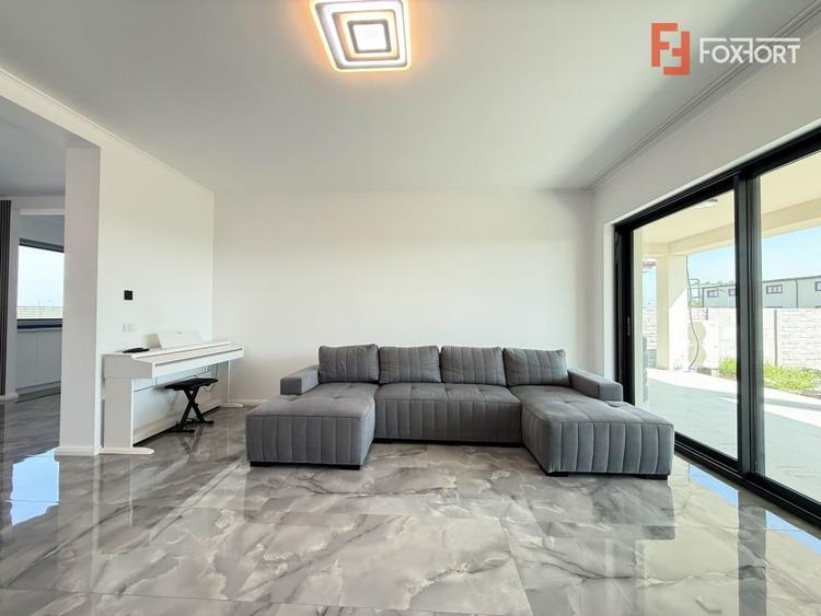 Casă individuală cu 5 camere cu Teren 1033 Mp în Săcălaz