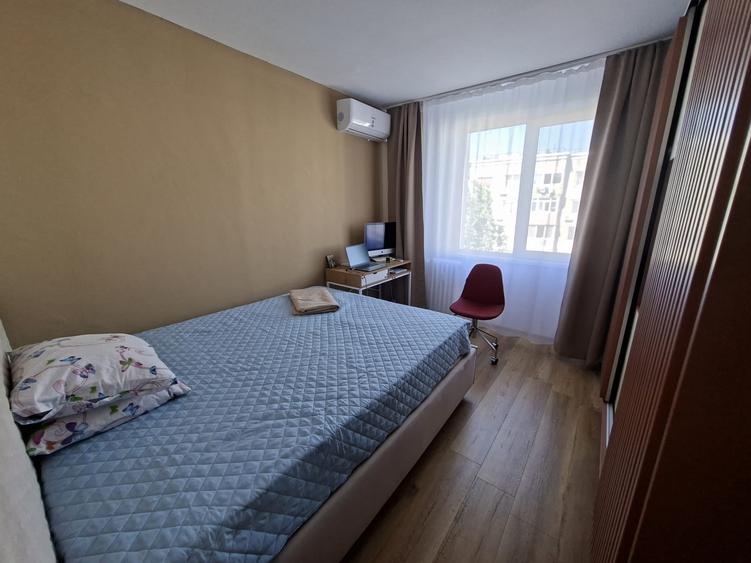 Apartament cu 4 camere decomandat în Titan