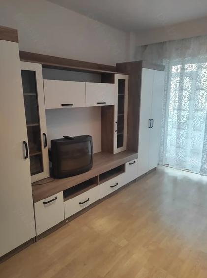 Apartament cu 2 camere decomandat în Decebal