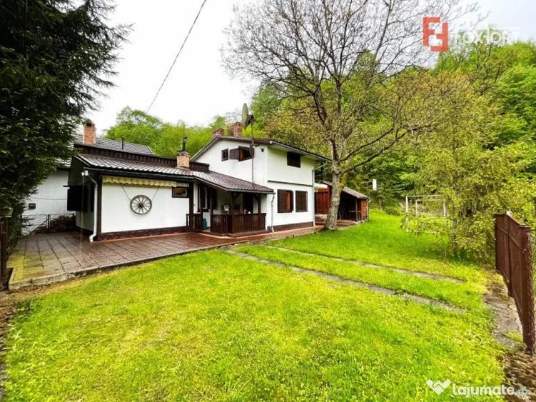 Casă cu 5 camere cu Teren 400 Mp în Râu de Mori