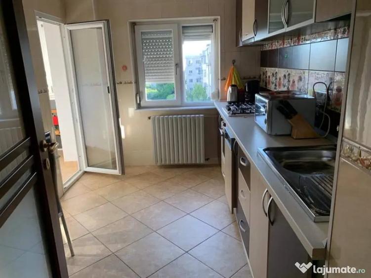 Apartament cu 3 camere decomandat în 1 Mai