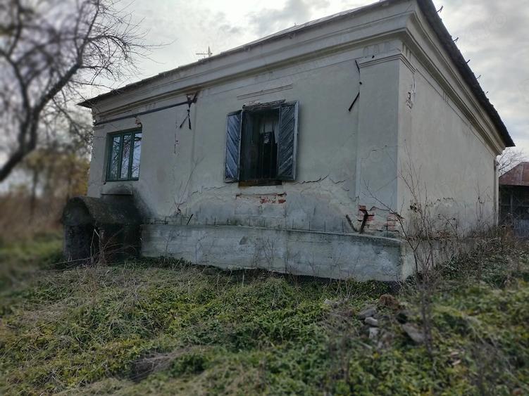 Casă cu 2 camere cu Teren 10000 Mp în Fârtățești