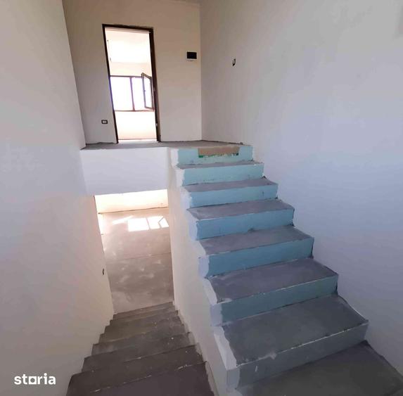 Casă cu 5 camere cu Teren 240 Mp în Câmpineanca