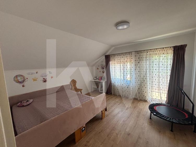 Casă individuală cu 6 camere cu Canalizare în Sadu