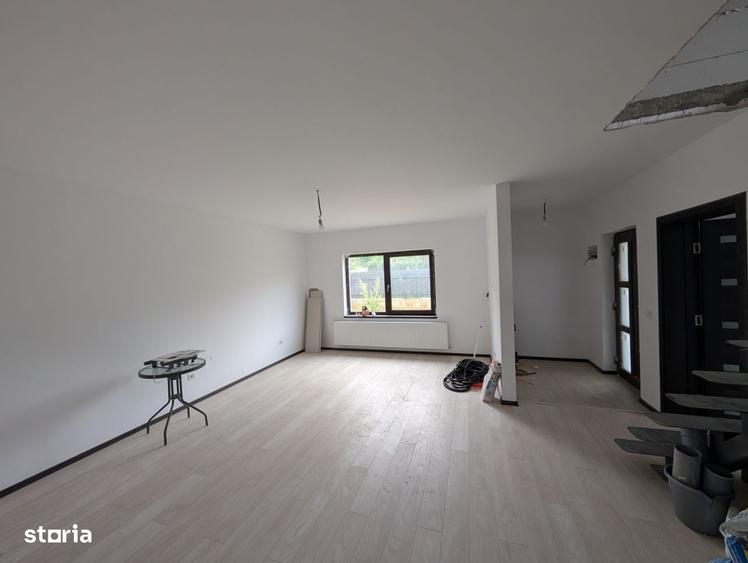 Casă cu 3 camere în Mărgineni