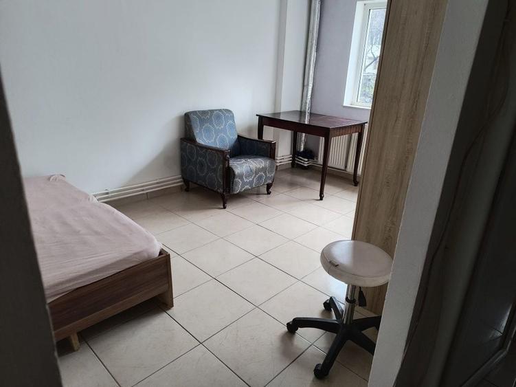 Garsonieră decomandată în Central