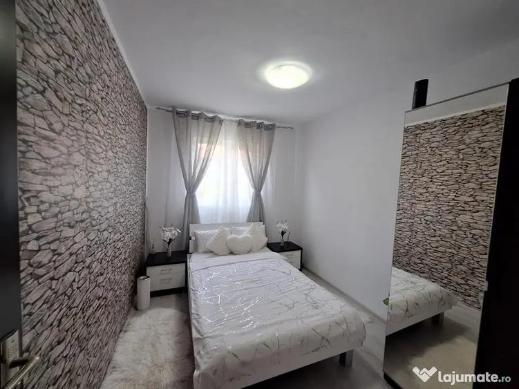 Apartament cu 3 camere semidecomandat în Central