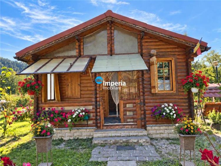 Teren extravilan de 4544 mp, în Est