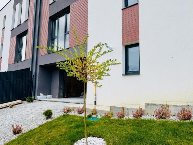 Duplex cu 5 camere cu Canalizare în Florești