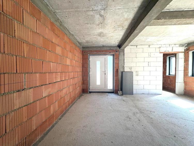 Apartament cu 3 camere decomandat în Est