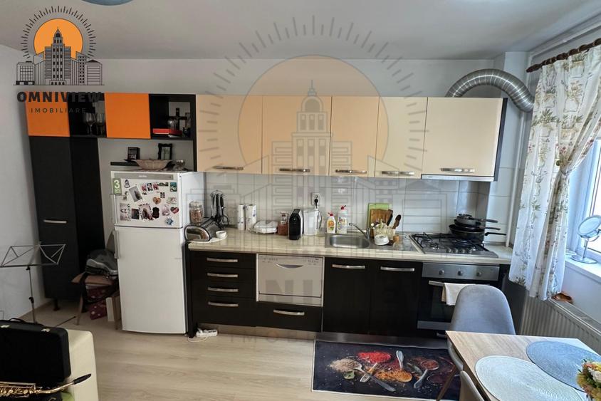 Apartament cu 2 camere decomandat în Tractorul