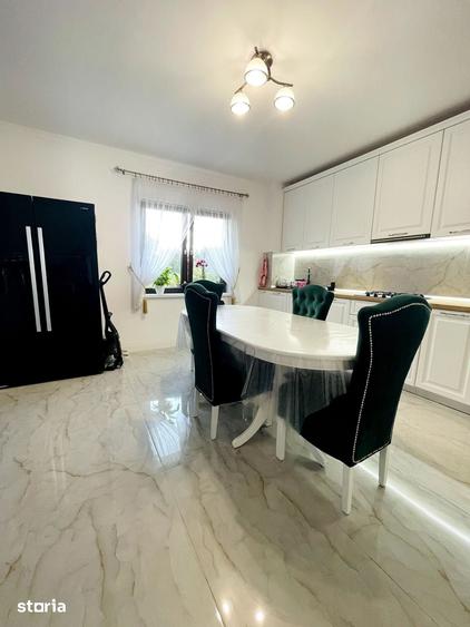 Casă cu 6 camere cu Teren 370 Mp în Haieu