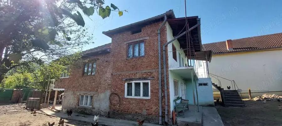 Casă cu 6 camere cu Teren 1500 Mp în Valea