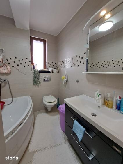 Apartament cu 3 camere decomandat în Recea