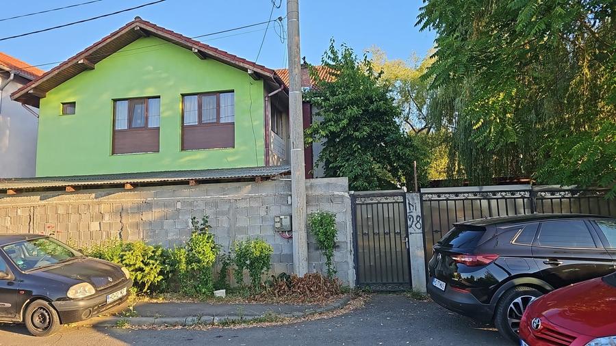Casă individuală cu 5 camere cu Garaj în Sud