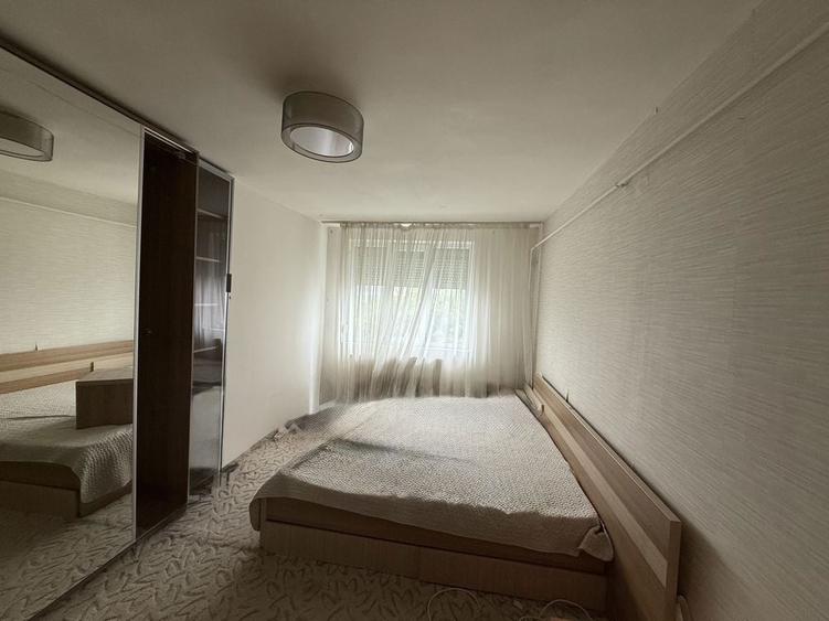Apartament cu 3 camere decomandat în Caracal