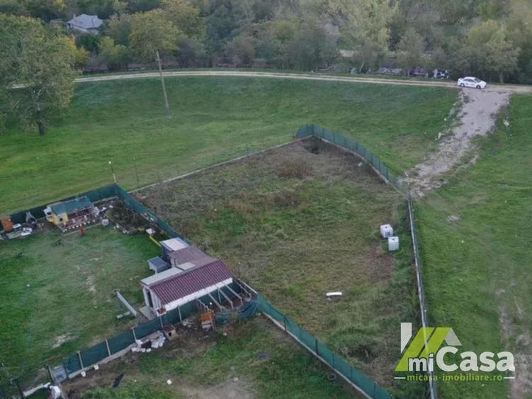 Teren Construcții extravilan de 952 mp, în Sud-Vest