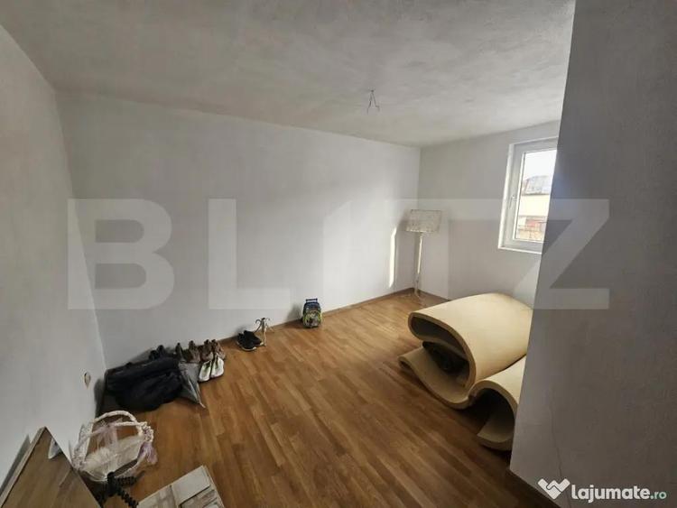 Casă cu 7 camere cu Teren 451 Mp în Central