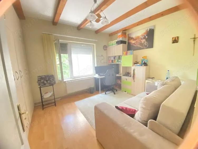 Apartament cu 3 camere semidecomandat în Cetății