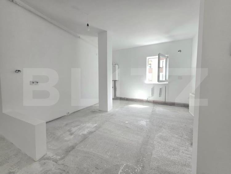 Apartament cu 3 camere semidecomandat în Câmpia Turzii