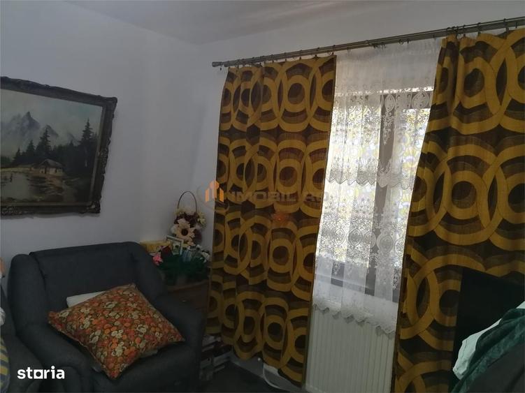Casă cu 4 camere în Uricani