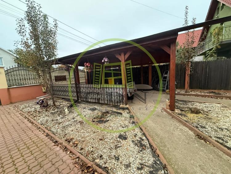 Casă individuală cu 4 camere cu Canalizare în Cârcea