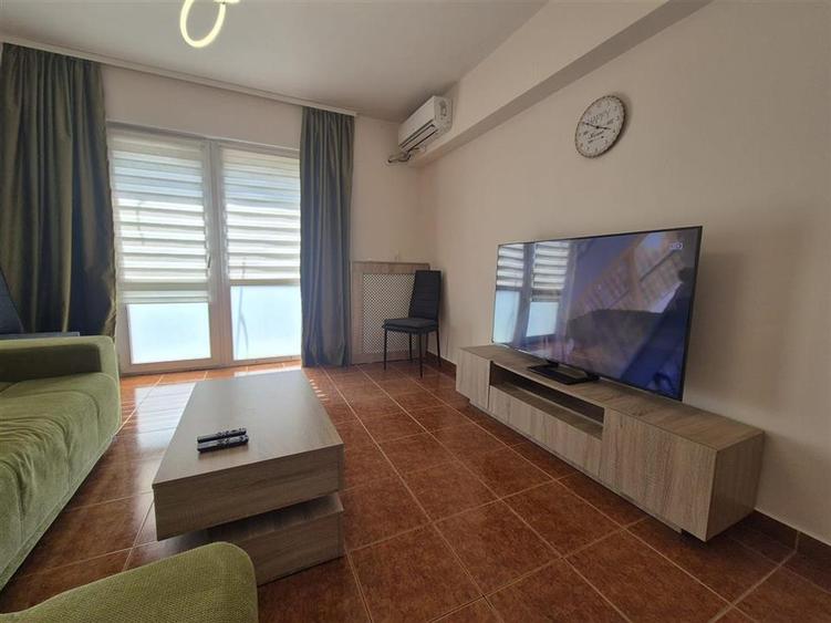 Apartament cu 2 camere decomandat, mobilat în Universitate