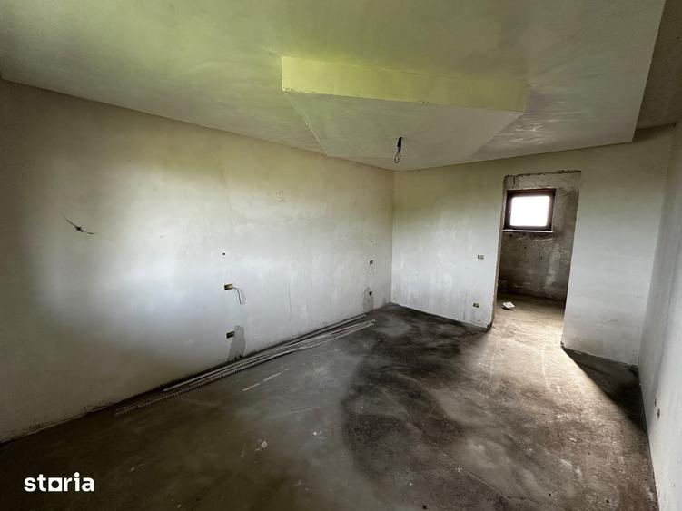 Casă cu 6 camere cu Teren 2000 Mp în Nănești