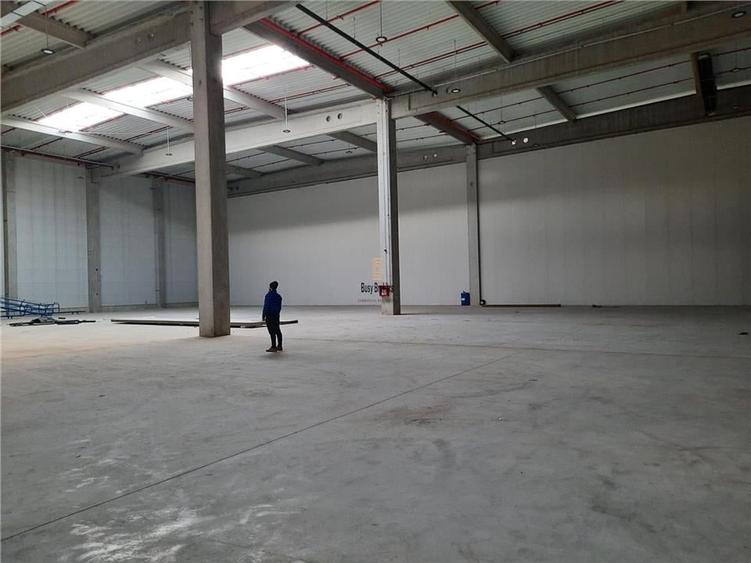 Spațiu industrial, de 2,300 mp, în Sud