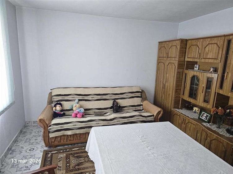 Apartament cu 3 camere decomandat în Podul de Piatră