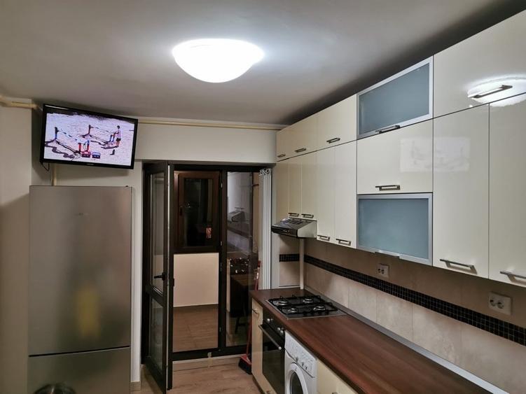Apartament cu 3 camere decomandat în Tineretului