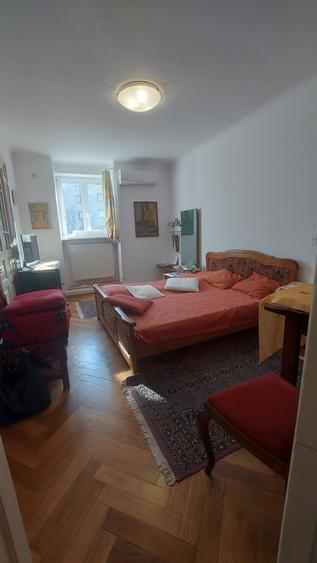 Apartament cu 5 camere decomandat în P-ța Unirii